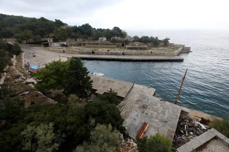 Goli otok sad posjećuju samo radoznali turisti i poneko izaslanstvo koje komemoriraju stradale političke zatvorenike