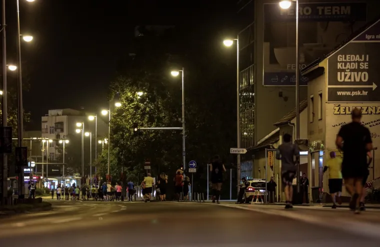 BLOKIRALI DOBAR DIO ILICE: Samo zato da bi ovi osobenjaci mogli trčati, i to noću