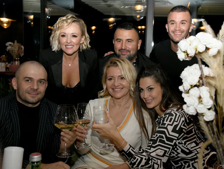 Ne viđamo ih često: Pogledajte kako danas izgledaju Belma, Elena i Jelena&hellip; Na tulumu se pojavila i najzgodnija Hrvatica