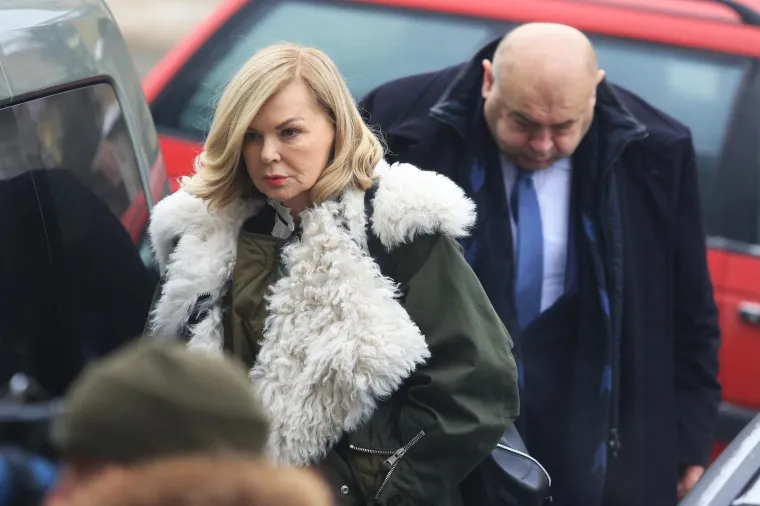 Moćne žene često su one koje ne samo da plijene pažnju svojom stručno&scaron;ću i utjecajem, već i svojim besprijekornim stilom. Moda za njih nije samo pitanje estetike, već i produžetak njihove osobnosti, odraz samopouzdanja. 