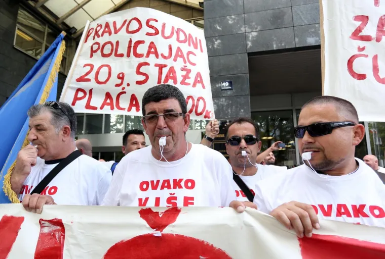 Prosvjed pravosudnih policajaca počeo pjesmom za Bo&scaron;njakovića: 'Ministre, i mi smo ljudi'