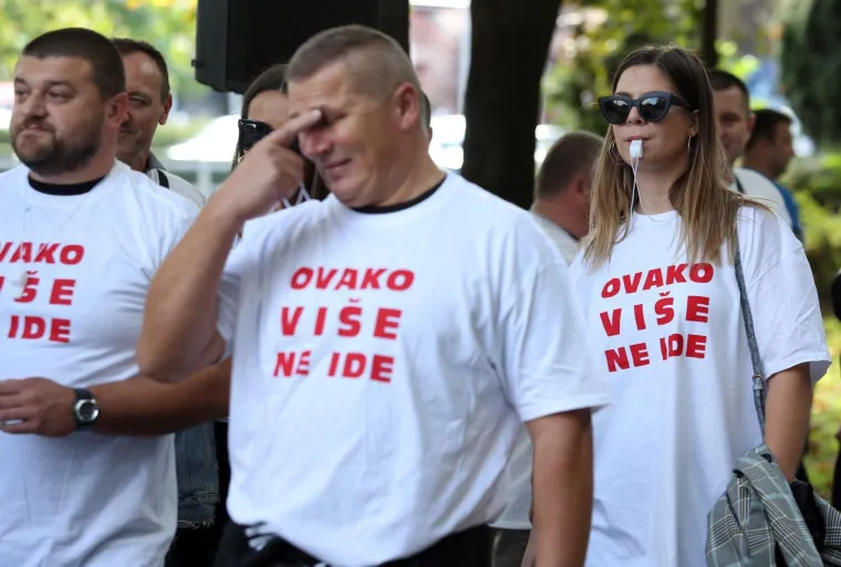 Prosvjed pravosudnih policajaca počeo pjesmom za Bo&scaron;njakovića: 'Ministre, i mi smo ljudi'