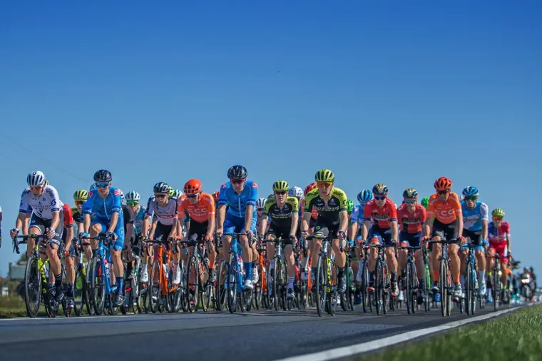 Biciklistički spektakl: Započela utrka Cro Race - prva etapa od Osijeka do Lipika dugu 200 kilometara