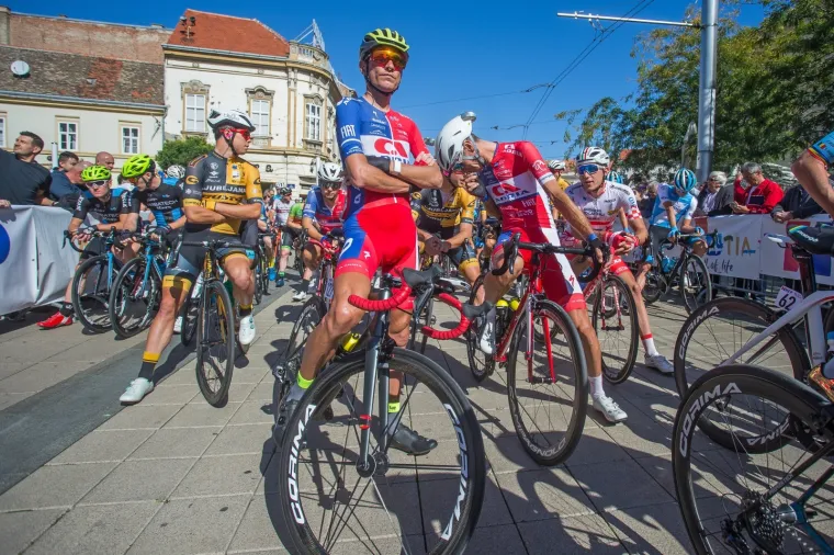 Biciklistički spektakl: Započela utrka Cro Race - prva etapa od Osijeka do Lipika dugu 200 kilometara