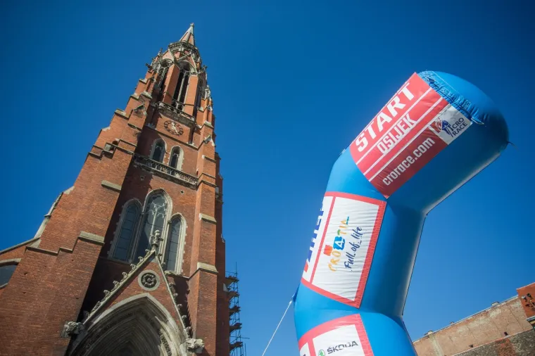 Biciklistički spektakl: Započela utrka Cro Race - prva etapa od Osijeka do Lipika dugu 200 kilometara