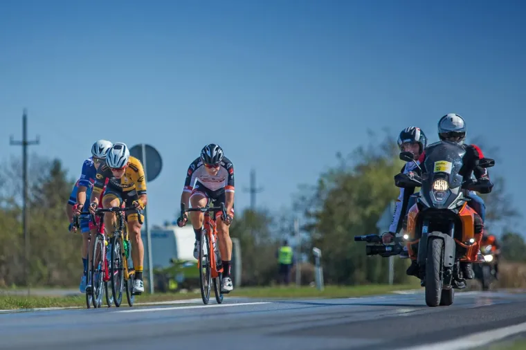 Biciklistički spektakl: Započela utrka Cro Race - prva etapa od Osijeka do Lipika dugu 200 kilometara