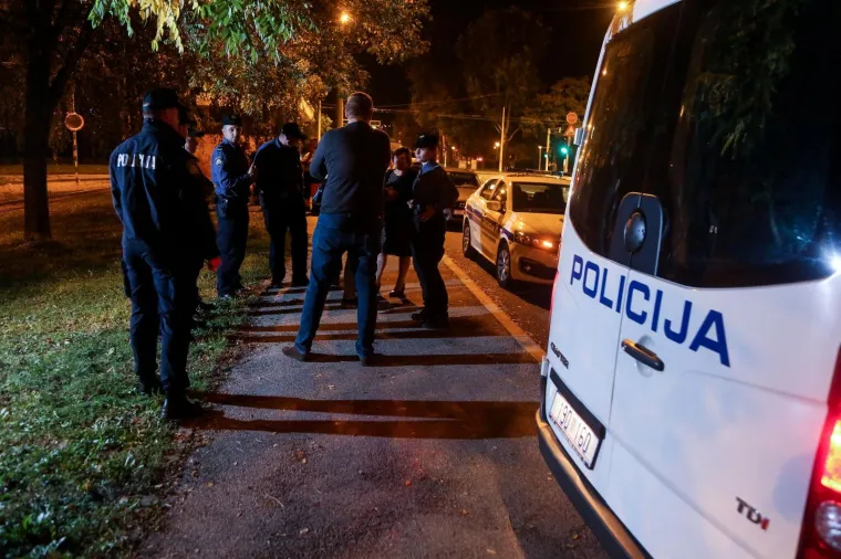 Noćna akcija policije i redara u Zagrebu: Skinuta ograda koju je obitelj postavila na okreti&scaron;tu tramvaja!