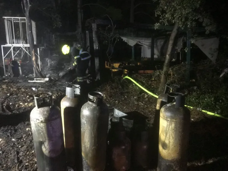 U Rovinju potpuno izgorio ugostiteljski objekt: Policija sumnja da je požar podmetnut