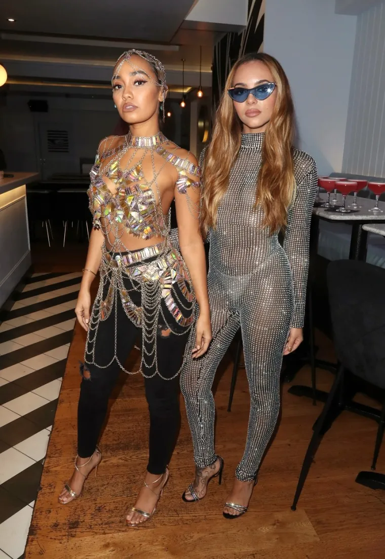 Pjevačice Leigh-Anne Pinnock i Jade Thirlwall ispred noćnog kluba u Londonu