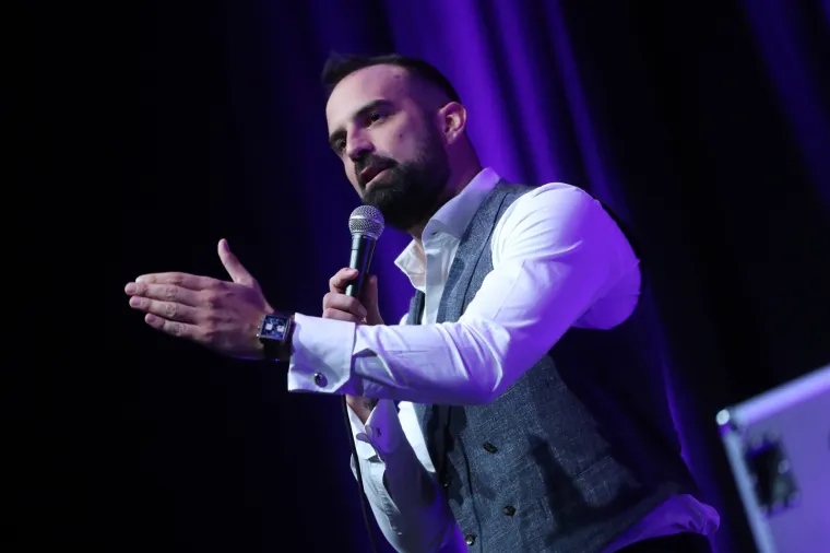 IVAN ŠARIĆ ODUŠEVIO DOM SPORTOVA: Pogledajte kako je izgledao nastup za pamćenje poznatog komičara