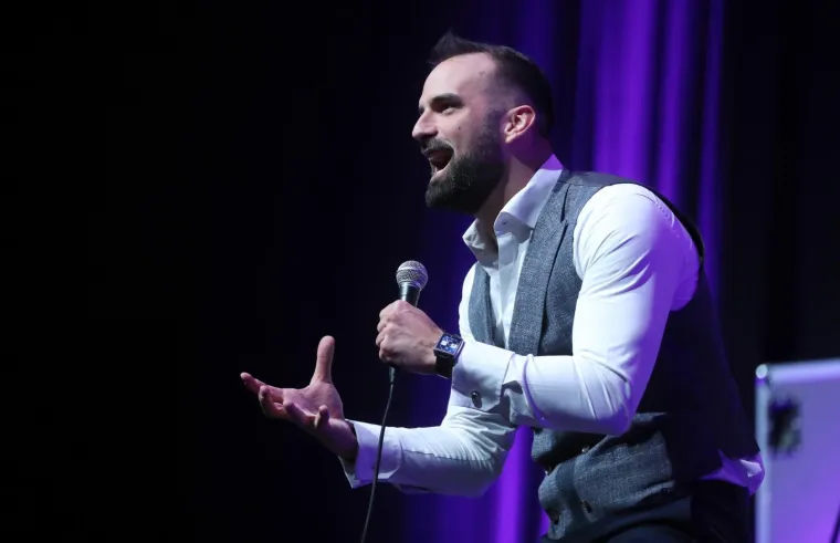 IVAN ŠARIĆ ODUŠEVIO DOM SPORTOVA: Pogledajte kako je izgledao nastup za pamćenje poznatog komičara