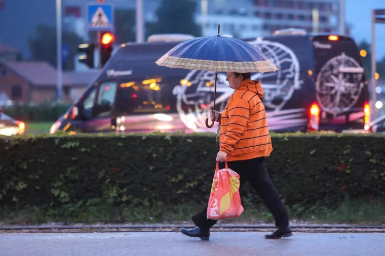 [FOTO] PRAVA JESEN JE STIGLA U ZAGREB: Ki&scaron;a okupala gradske ulice