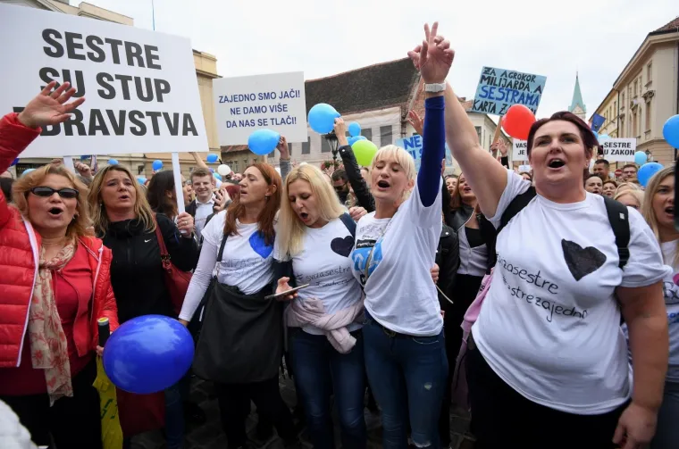 Jedva hoda, ali do&scaron;la im je dati podr&scaron;ku: Pogledajte &scaron;to je ova umirovljenica poručila medicinskim sestrama