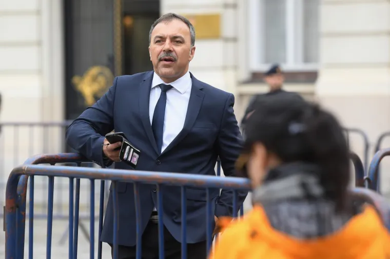 Jedva hoda, ali do&scaron;la im je dati podr&scaron;ku: Pogledajte &scaron;to je ova umirovljenica poručila medicinskim sestrama