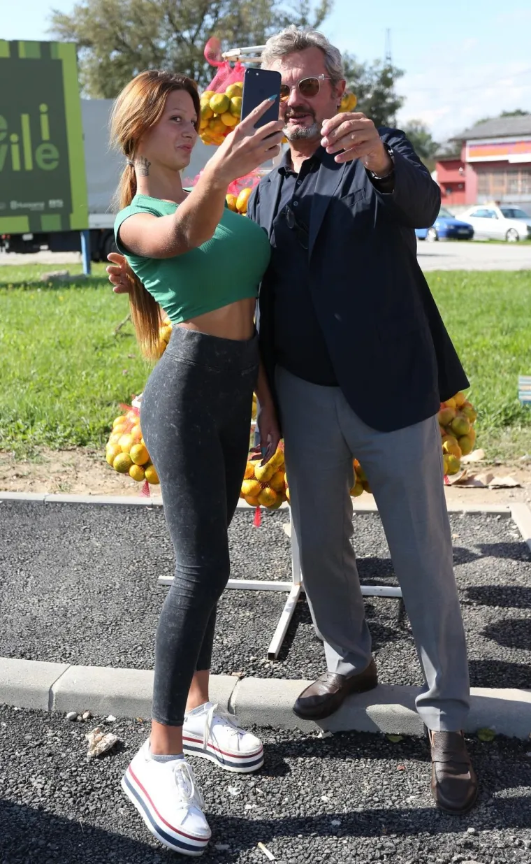 Kristina i njene mandarine dokazuju da seks sve prodaje: 'Žene se svodi na erotski potencijal'