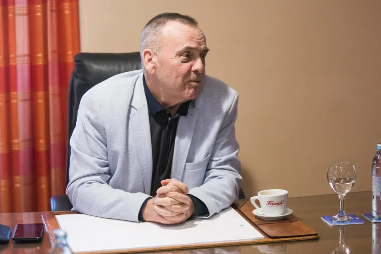 Predsjednicu dočekali Škorinim hitom: 'Osmijeh na licu, ali ne blagi, nego široki, to otvara sva vrata'
