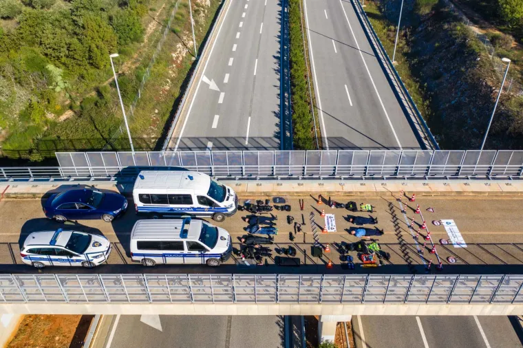 Policajci u 'Tetris izazovu': Demonstrirali svoju snagu u nekoliko levela