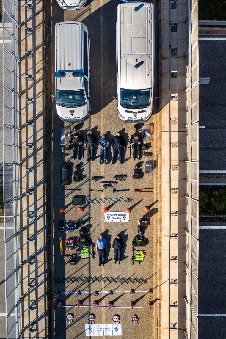 Policajci u 'Tetris izazovu': Demonstrirali svoju snagu u nekoliko levela