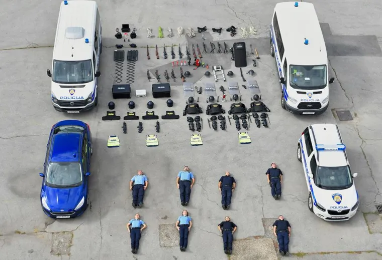 Policajci u 'Tetris izazovu': Demonstrirali svoju snagu u nekoliko levela