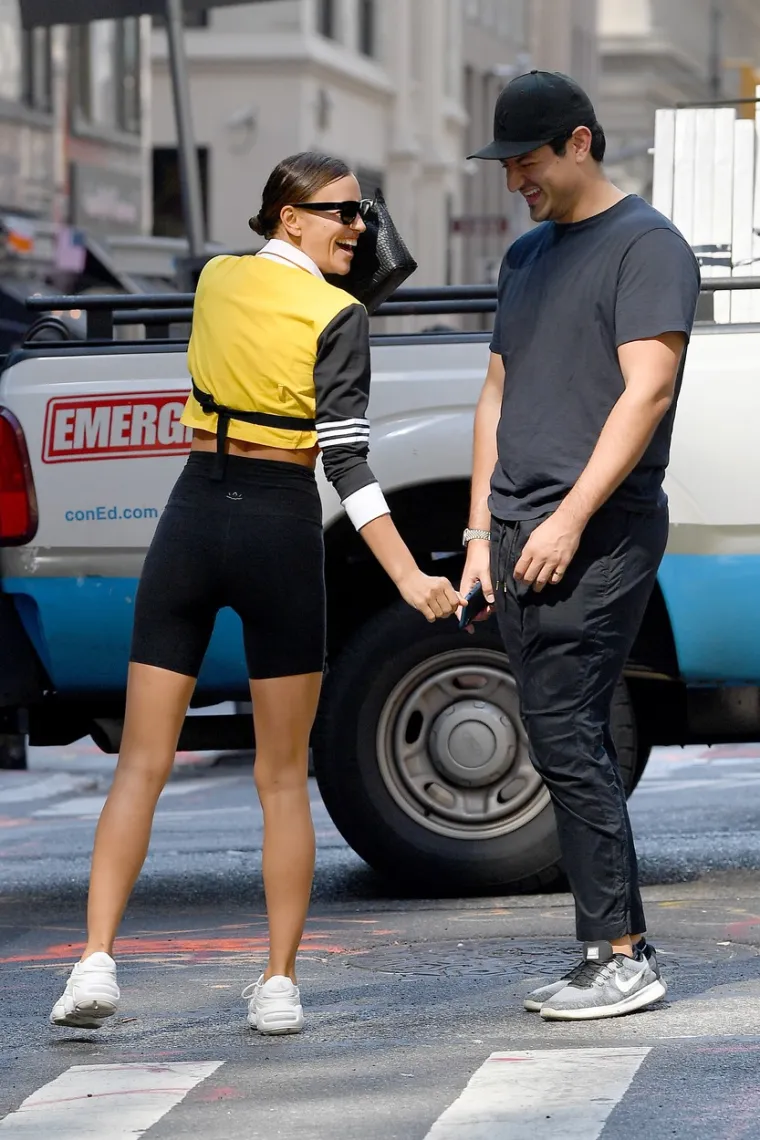 IRINA SHAYK IMA NOVOG DEČKA? Manekenka uhvaćena u društvu tajanstvenog muškarca, izgledali su jako prisno