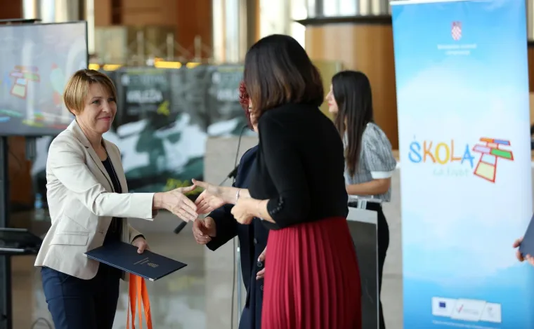 Ovo je 510 najboljih nastavnika u Hrvatskoj! Provjerite je li učitelj va&scaron;eg djeteta među njima