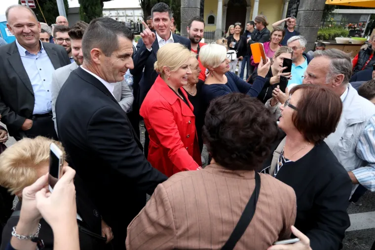 Nasmijana predsjednica plijenila pažnju: Svi su htjeli selfi s Grabar-Kitarović