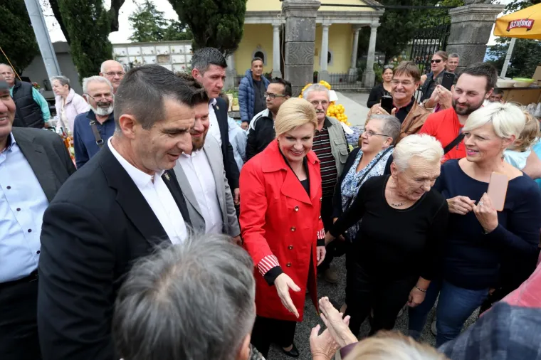 Nasmijana predsjednica plijenila pažnju: Svi su htjeli selfi s Grabar-Kitarović