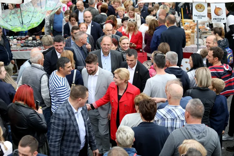 Nasmijana predsjednica plijenila pažnju: Svi su htjeli selfi s Grabar-Kitarović