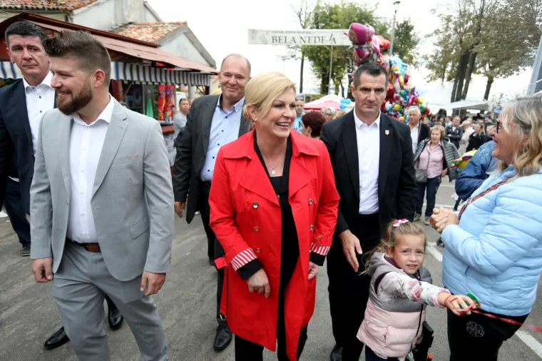 Nasmijana predsjednica plijenila pažnju: Svi su htjeli selfi s Grabar-Kitarović