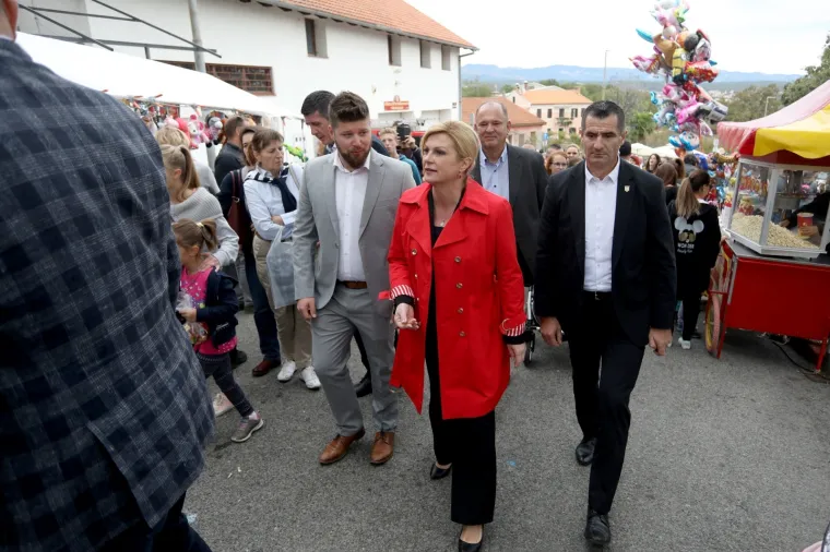 Nasmijana predsjednica plijenila pažnju: Svi su htjeli selfi s Grabar-Kitarović