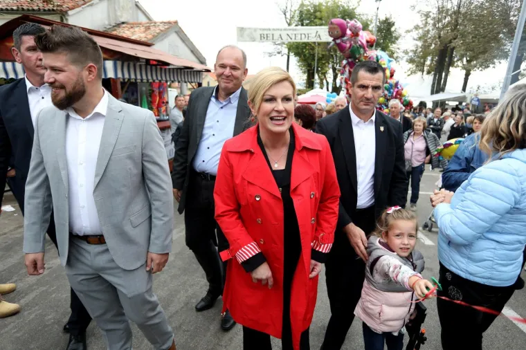 Nasmijana predsjednica plijenila pažnju: Svi su htjeli selfi s Grabar-Kitarović