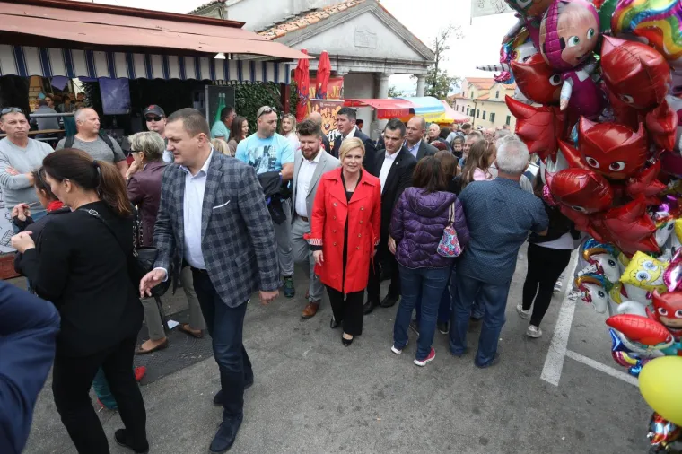 Nasmijana predsjednica plijenila pažnju: Svi su htjeli selfi s Grabar-Kitarović