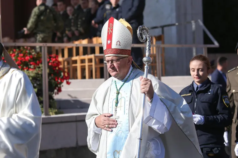 Na vojnom hodočašću u Mariji Bistrici tisuće vojnika, policajaca i branitelja, među njima i Kolinda Grabar Kitarović