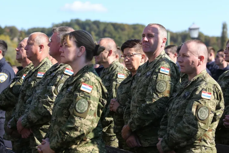 Na vojnom hodočašću u Mariji Bistrici tisuće vojnika, policajaca i branitelja, među njima i Kolinda Grabar Kitarović