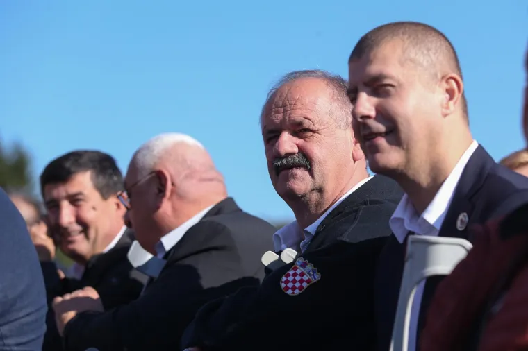 Na vojnom hodoča&scaron;ću u Mariji Bistrici tisuće vojnika, policajaca i branitelja, među njima i Kolinda Grabar Kitarović