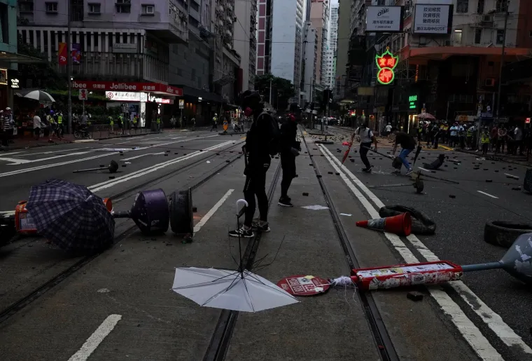 Rat na ulicama Hong Konga! Leti kamenje, suzavac i molotovljevi kokteli. Prosvjednici: 'Borit ćemo se do kraja!'