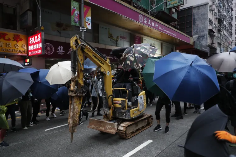 Rat na ulicama Hong Konga! Leti kamenje, suzavac i molotovljevi kokteli. Prosvjednici: 'Borit ćemo se do kraja!'
