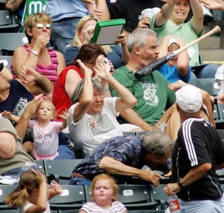 ŽIVI DOKAZ DA SE SR*NJA DOGAĐAJU KAD IH NAJMANJE OČEKUJETE: Ovi ljudi sigurno nisu mislili da bi im dan mogao ovako zavr&scaron;iti