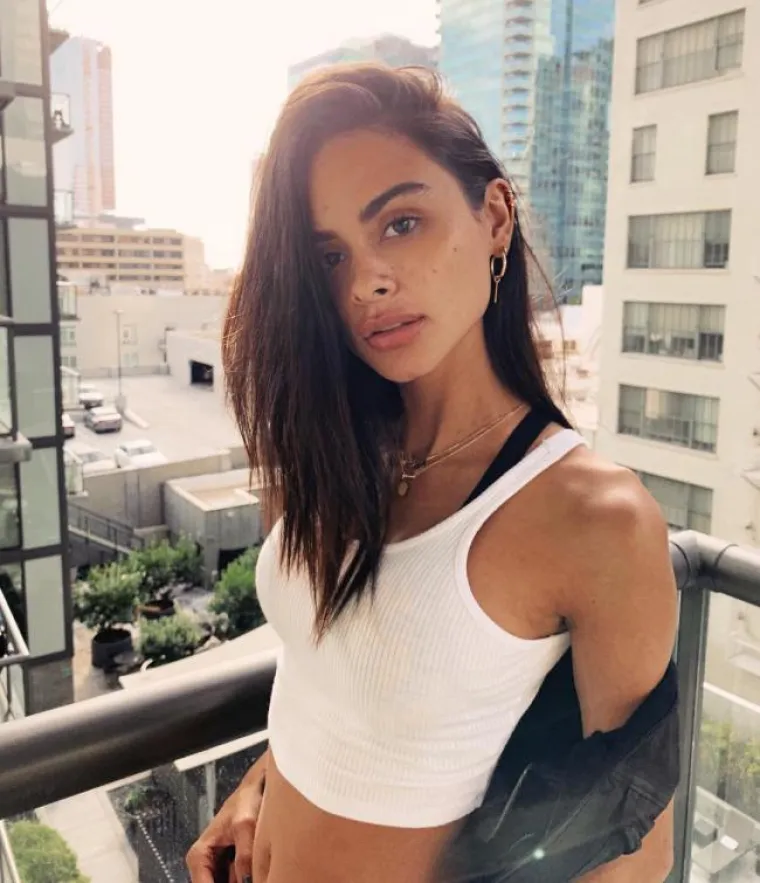 PRAVE SE NEVINE , ALI IM BA&Scaron; I NE IDE: Nitko nikad nije izgledao manje čedno u bijeloj majici