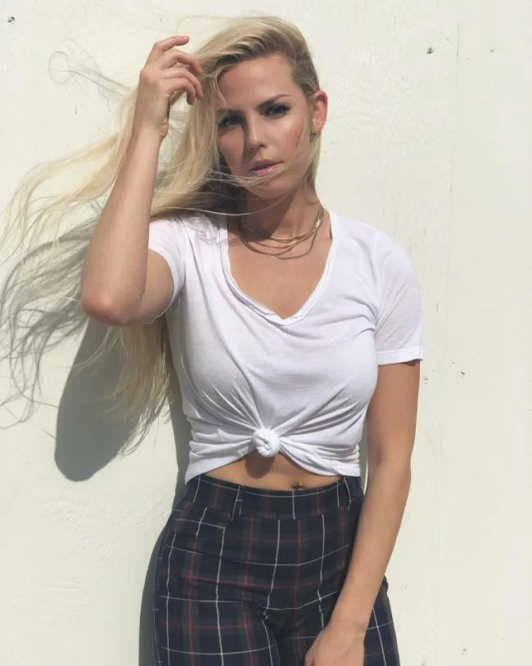 PRAVE SE NEVINE , ALI IM BA&Scaron; I NE IDE: Nitko nikad nije izgledao manje čedno u bijeloj majici