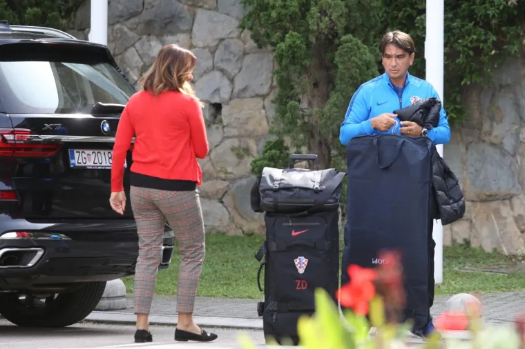 Izbornik 'Vatrenih' Zlatko Dalić u pratnji samozatajne supruge stigao na okupljanje reprezentacije