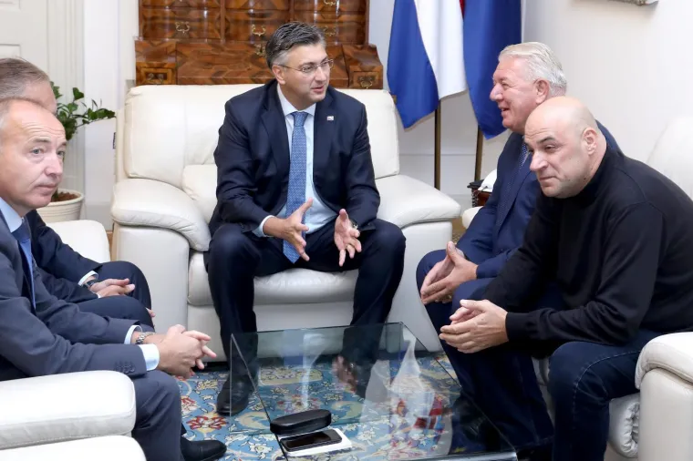Andrej Plenković sastao se s predstavnicima HVIDRA-e: Lica govore sve?