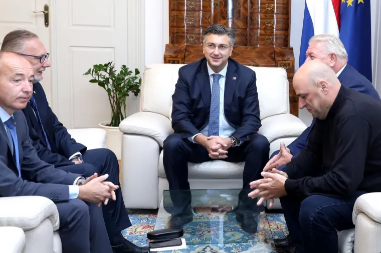 Andrej Plenković sastao se s predstavnicima HVIDRA-e: Lica govore sve?