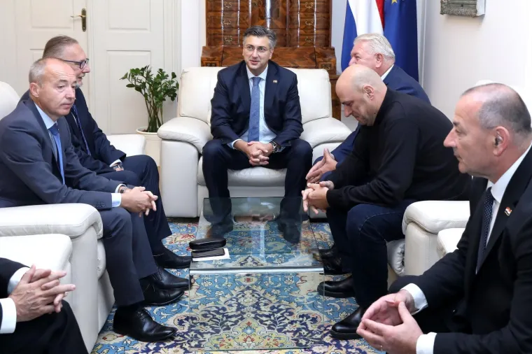 Andrej Plenković sastao se s predstavnicima HVIDRA-e: Lica govore sve?