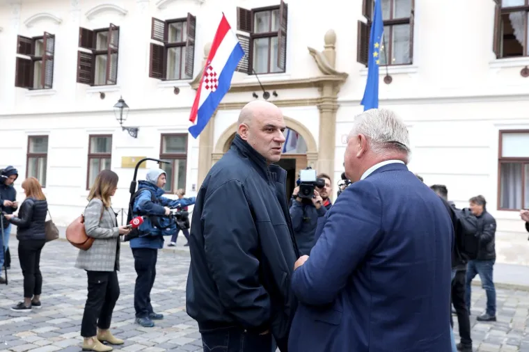 Andrej Plenković sastao se s predstavnicima HVIDRA-e: Lica govore sve?