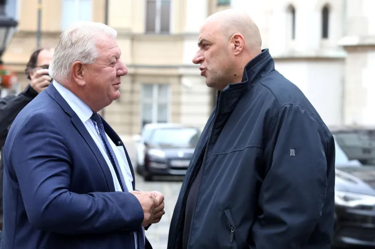 Andrej Plenković sastao se s predstavnicima HVIDRA-e: Lica govore sve?