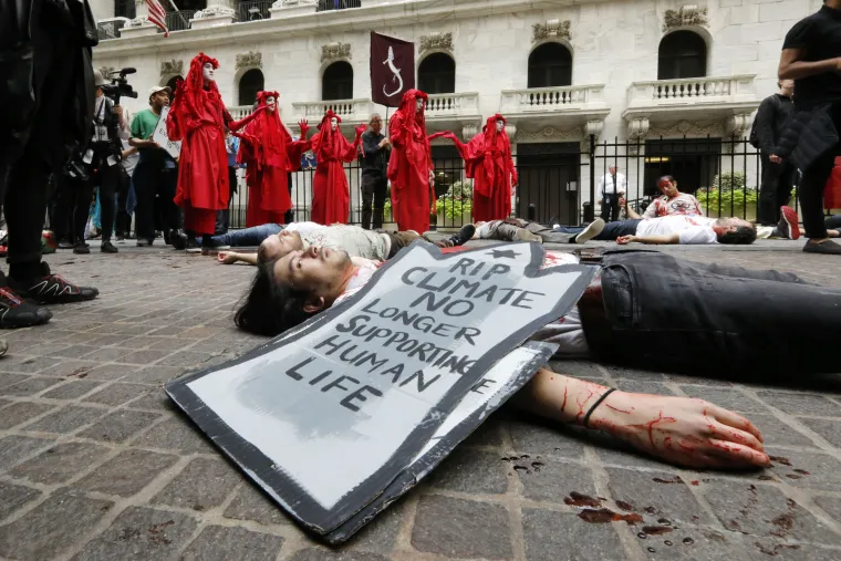 Tisuće klimatskih aktivista u ponedjeljak je iza&scaron;lo na ulice diljem svijeta i označilo početak dvotjednih prosvjeda kojima se traže hitne mjere
 za smanjenje emisija &scaron;tetnih plinova te spriječi ekolo&scaron;ka katastrofa