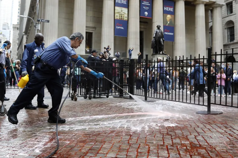 Tisuće klimatskih aktivista u ponedjeljak je iza&scaron;lo na ulice diljem svijeta i označilo početak dvotjednih prosvjeda kojima se traže hitne mjere
 za smanjenje emisija &scaron;tetnih plinova te spriječi ekolo&scaron;ka katastrofa