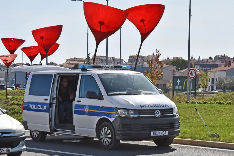 Teška nesreća u Puli: Autom naletio na pješakinju koja je prelazila cestu, preminula je u bolnici