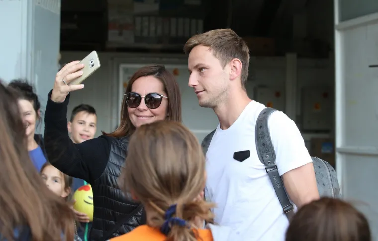 RAKETA POPUT KAKVE ROCK ZVIJEZDE: Plijeni pažnju gdje god se pojavi